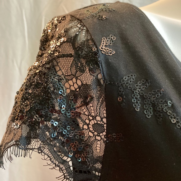 LAST CHANCE! White House Black Market Black Short Sleeve Blouse - Picture 4 of 5